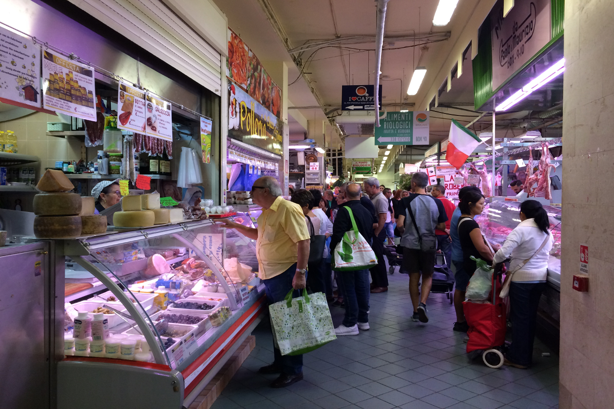 Cagliari, la promessa del Comune: “Pagheremo tutte le spese per il trasferimento del mercato in piazza Nazzari”