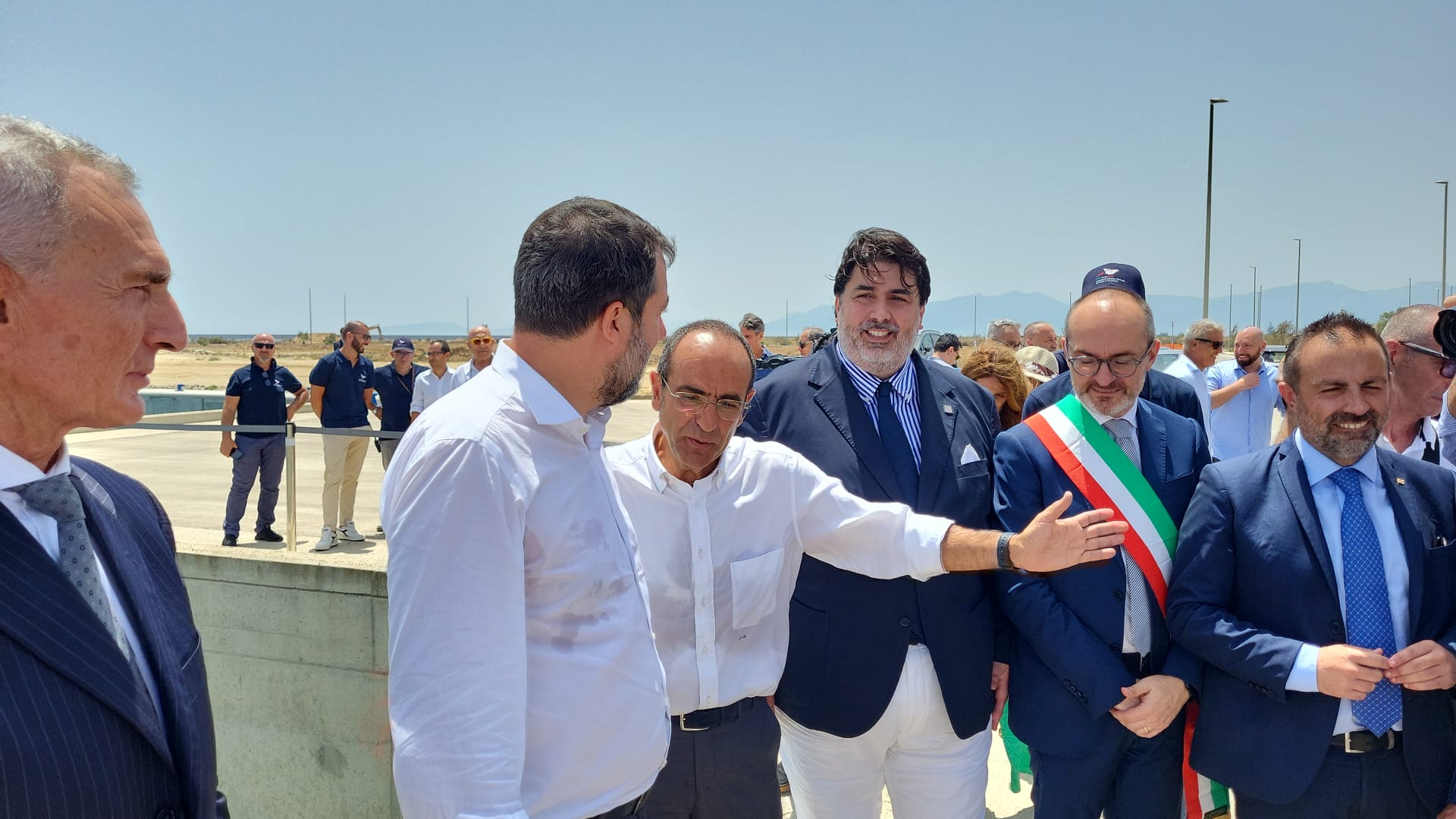 Stadio del Cagliari, Salvini fa da paciere fra Truzzu e Solinas: “Va fatto, senza danneggiare il commercio”