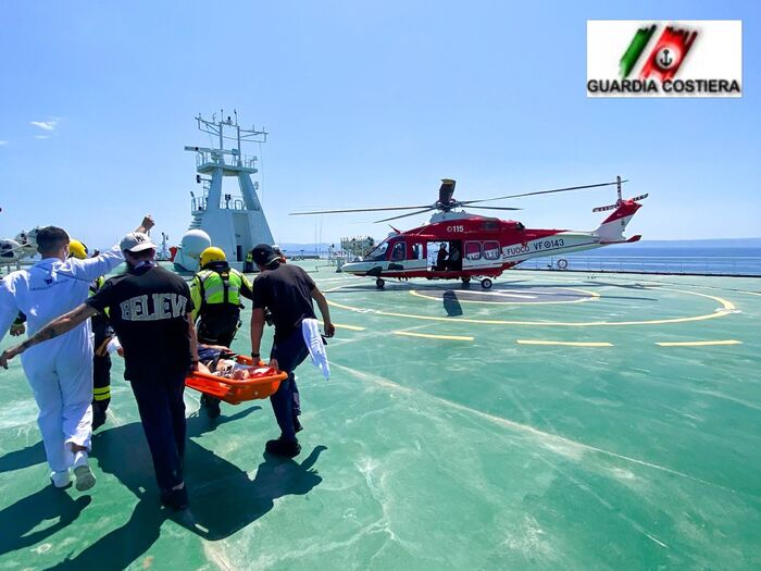 Ha un malore sul traghetto, bulgaro soccorso a Porto Torres e portato all’ospedale