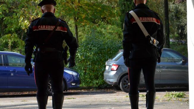 Tragedia scampata a Capoterra: 25enne si scaglia contro gli operatori del 118 con ascia e accetta