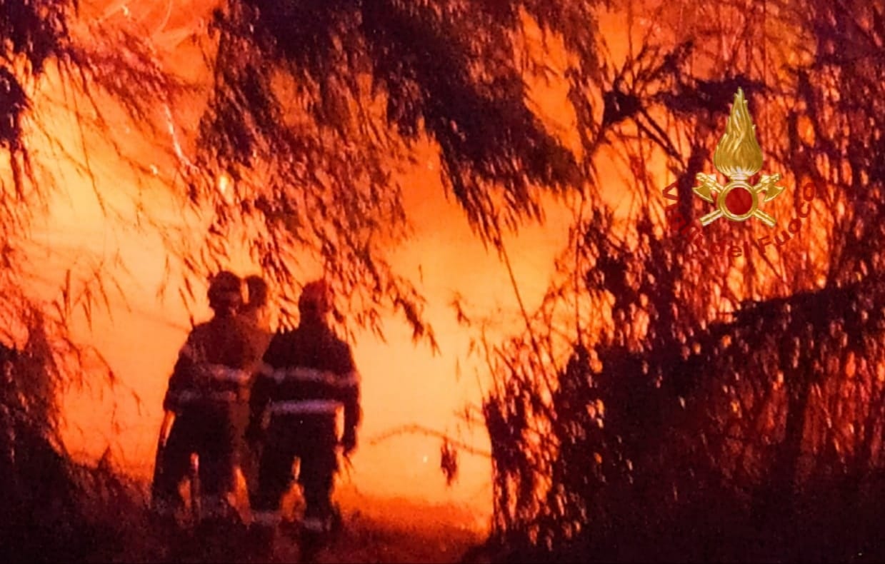 L’Isola brucia: fiamme a Capoterra, San Vito, Assemini, Quartu e Villamassargia