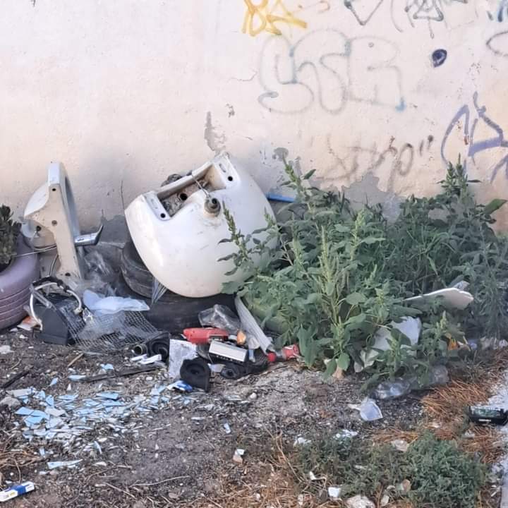 Settimo San Pietro, incivile spietato nel terreno ripulito dai ragazzi dell’Anffas: “Ma non ti vergogni?”