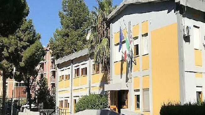 Tende bocciate, 200 alunni di via Stoccolma a Cagliari a casa: lezioni tra 10 giorni