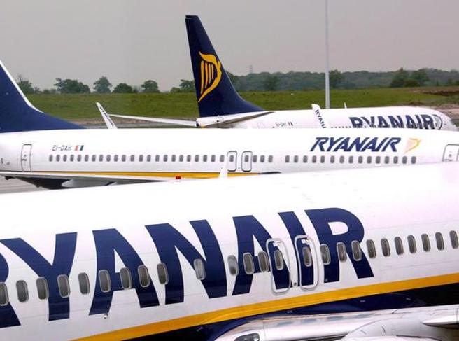 Ryanair, schiaffo alla Sardegna: taglio alle rotte di Cagliari e Alghero dopo il tetto alle tariffe