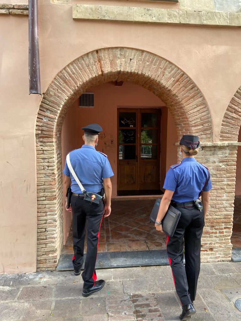 Entra nei profili social dell’ex per controllarla, operaio 38enne di Siurgus Donigala nei guai