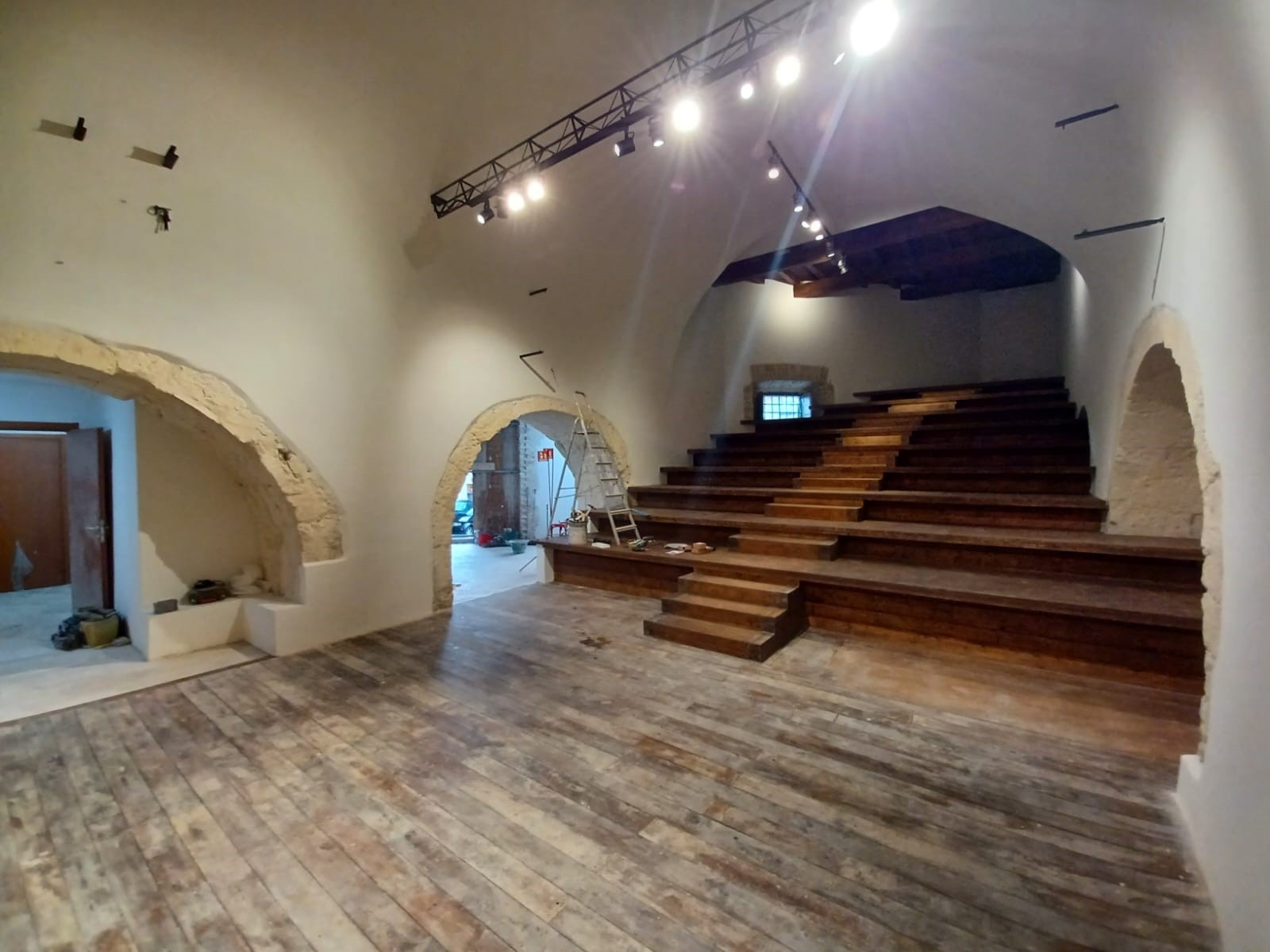 Cagliari, era chiuso da oltre 20 anni: riapre il “Teatro dell’Arco”