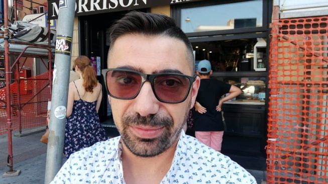 Tavolini abusivi in piazza Yenne a Cagliari: “Diciottomila euro per non chiudere, ho più paura del Comune che di un rapinatore”