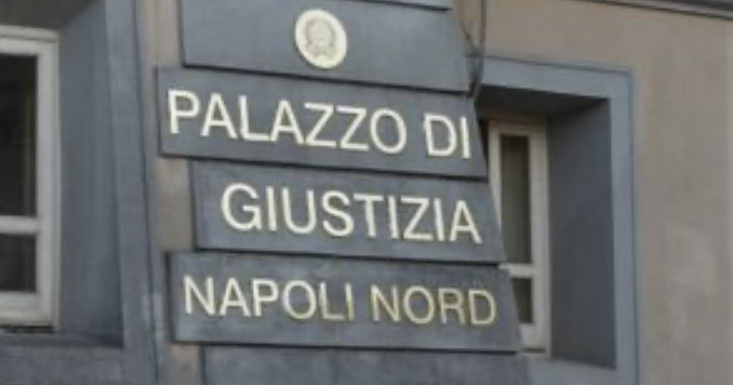 Botte e urina sul compagno disabile, la madre li denuncia