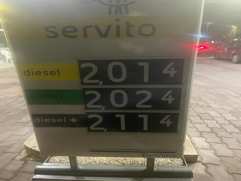 Cagliari, prezzi folli della benzina: oltre 2 euro per un litro in pieno centro