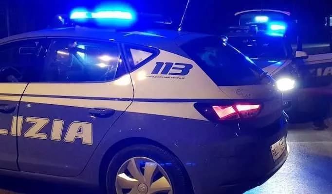 Cagliari, caos senza fine alla Marina: coppia di stranieri ruba il cellulare a un ragazzo