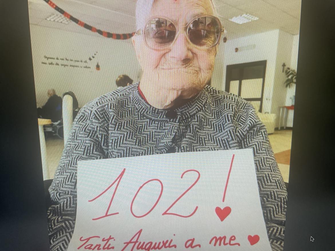Nonna Ada Lissia e le sue 102 candeline: a Selargius la festa per l’ex professoressa del Martini