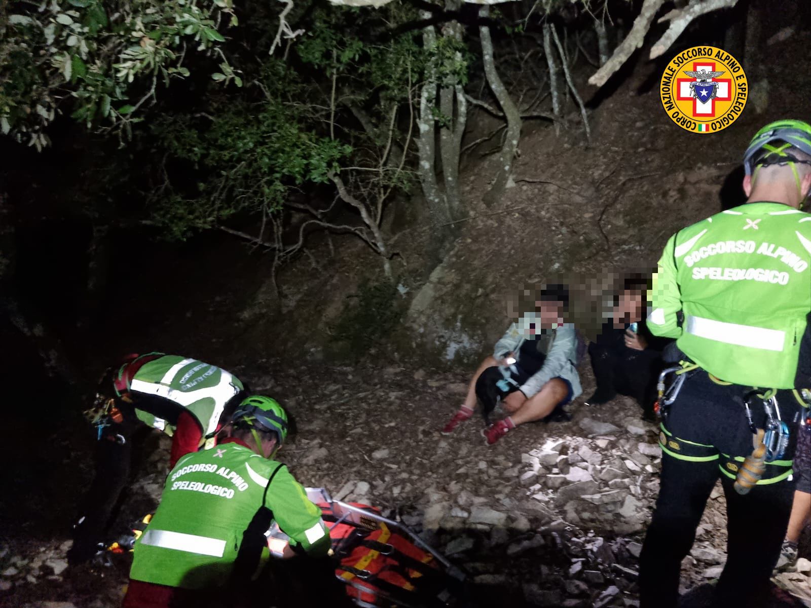 Castiadas, escursionista 66enne si fa male a una caviglia: in dieci per salvarla