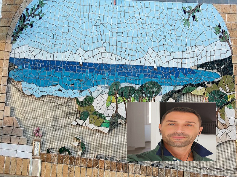 Assemini, un mega mosaico di Mari Pintau in giardino: “Realizzato da due artisti di grido”