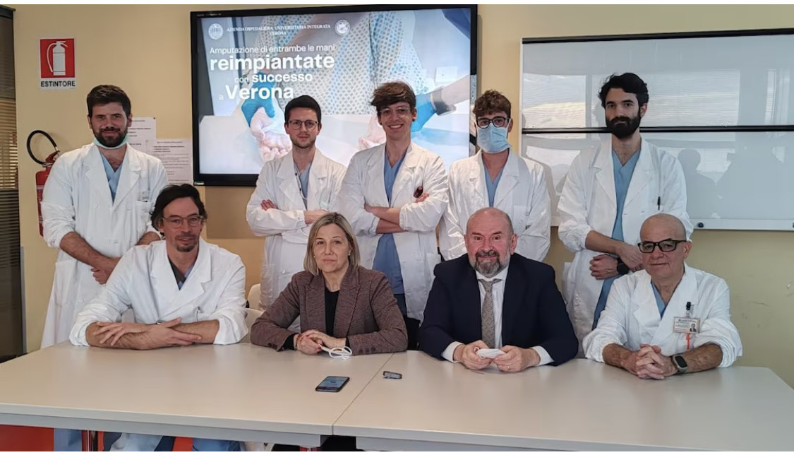 Perde le mani in un incidente sul lavoro e gli vengono reimpiantate