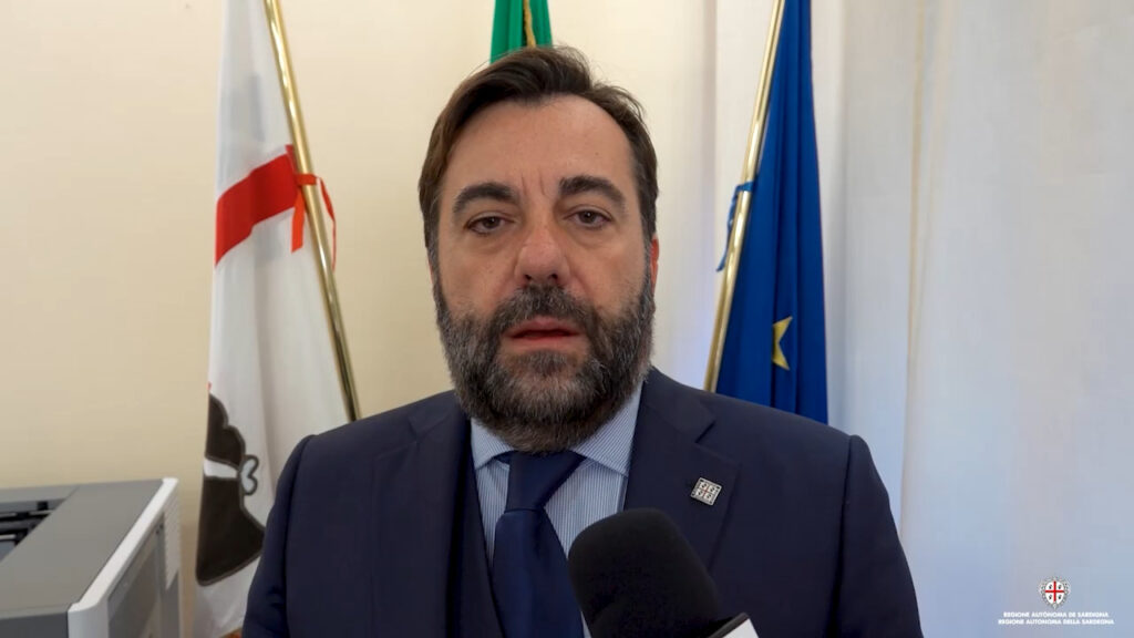 L’assessore sardista che fa vergognare la Sardegna: quanta maleducata arroganza con la manager di Trenitalia
