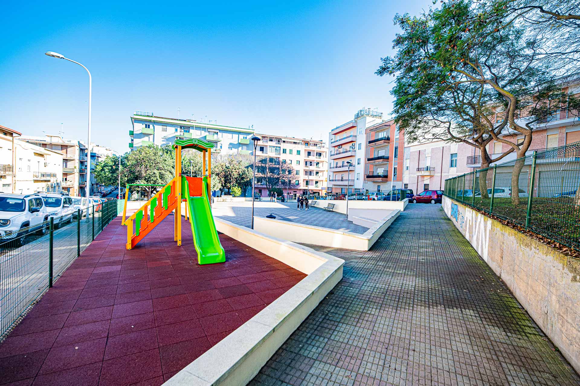 Piazza paese di Seui: aperte nuove aree giochi e spazi per i cani a Cagliari