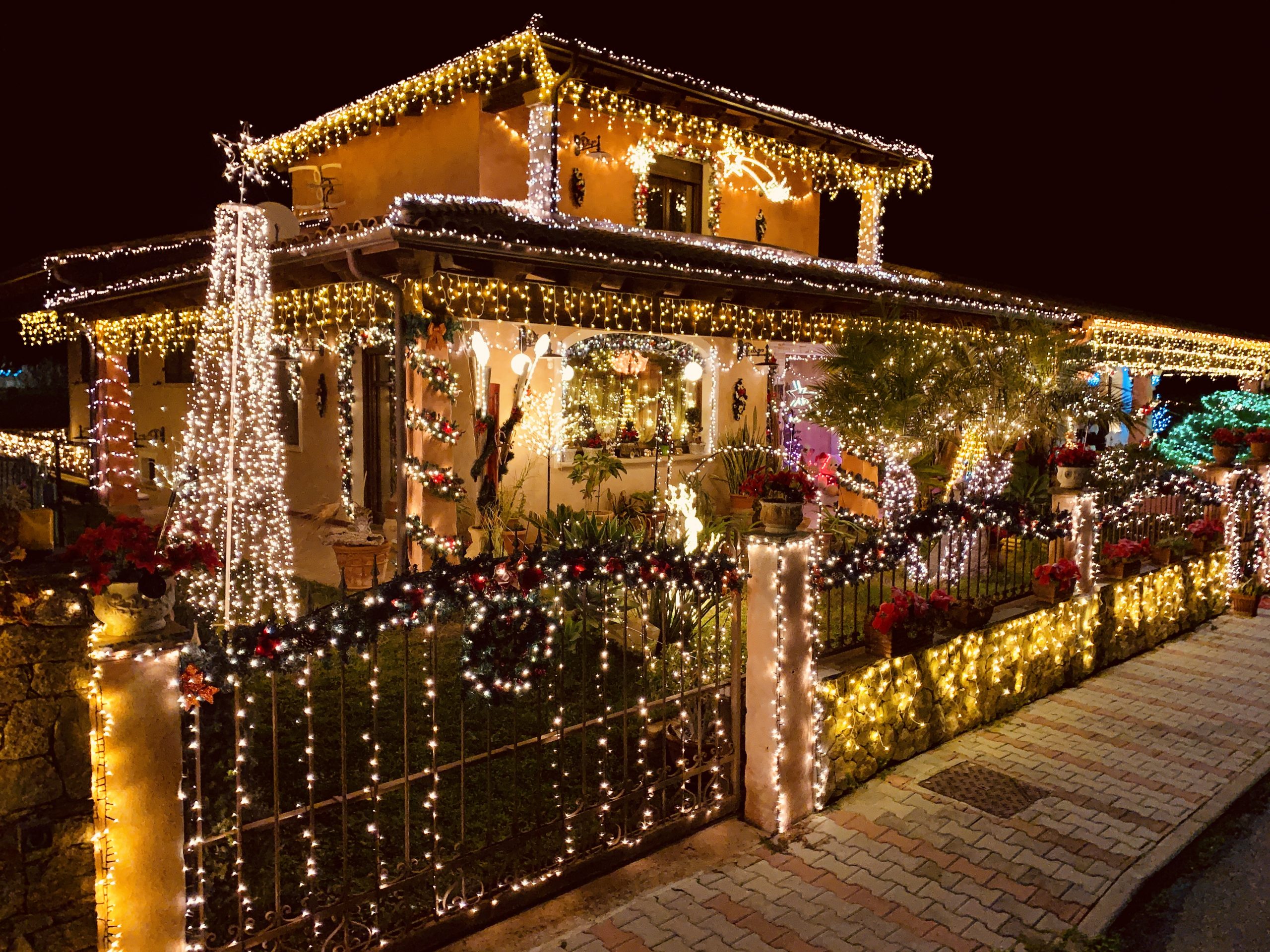 Concorso “Le migliori luminarie in Sardegna 2023”: casa Melis a Cortoghiana