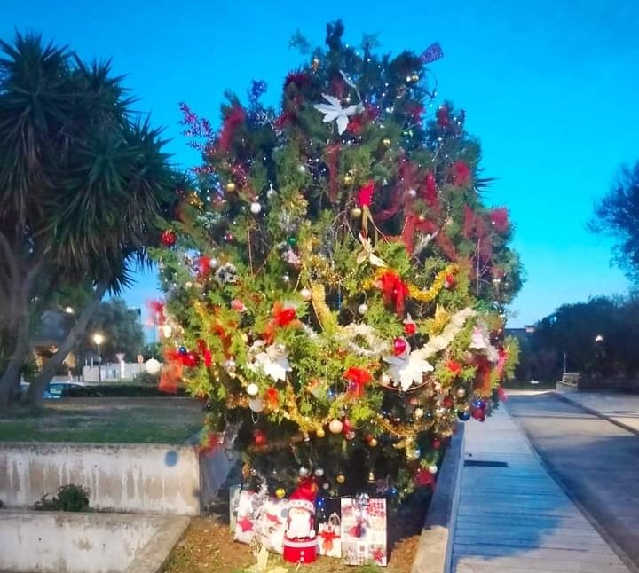 A Selargius, un albero di Natale per tutti i defunti
