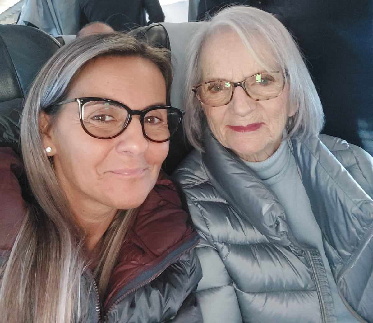 Check-in da incubo per una malata oncologica sarda: “Lasciata al freddo sul pontile dell’imbarco con posto in fondo all’aereo”