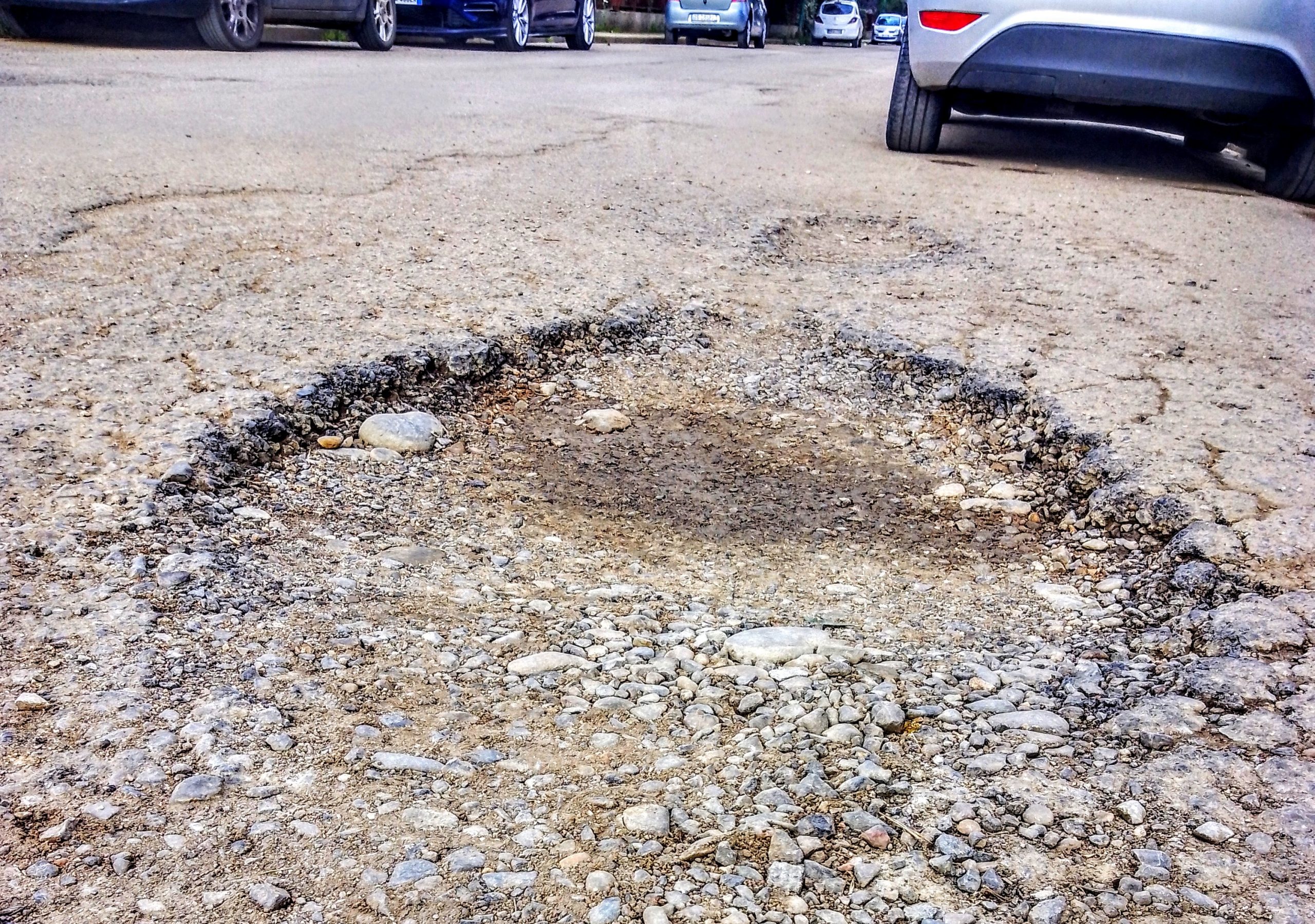 Buche e voragini addio a Serramanna, imminenti i lavori di rifacimento delle strade urbane