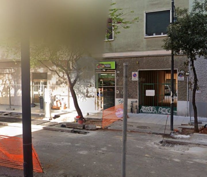 Cagliari, cassette di frutta e verdura sul marciapiede: il Comune chiude per 4 giorni “Puddu Ortofrutta” in via Dante