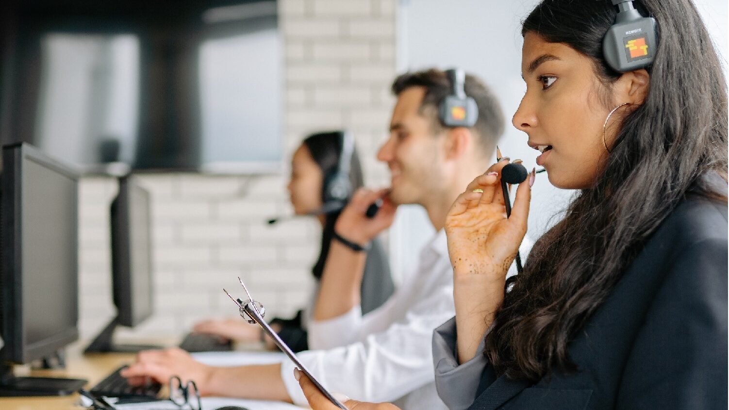 Cagliari, il dramma di 30 operatori di call center: “Senza stipendio da dicembre e costretti a pagarci anche Internet”