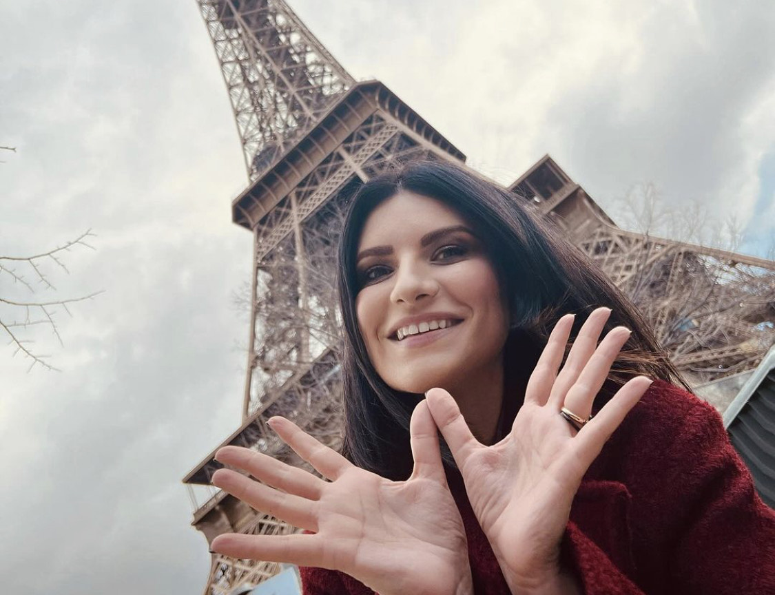 Viene bloccato all’ingresso del concerto di Laura Pausini e spara 17 colpi di pistola: nessun ferito