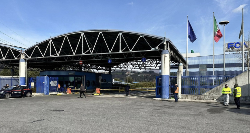Tragedia sul lavoro a Stellantis, un operaio di 52 anni muore schiacciato da un macchinario