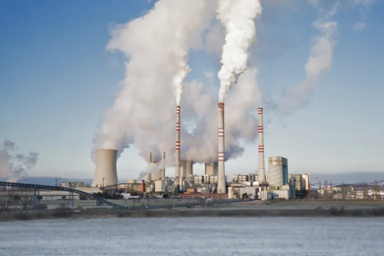 Energia, l’annuncio del Governo: “Addio al carbone in tutta Italia nel 2025, resterà solo in Sardegna”