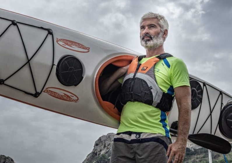 Il giro della Sardegna in kayak, al via “Tutti nella stessa barca”