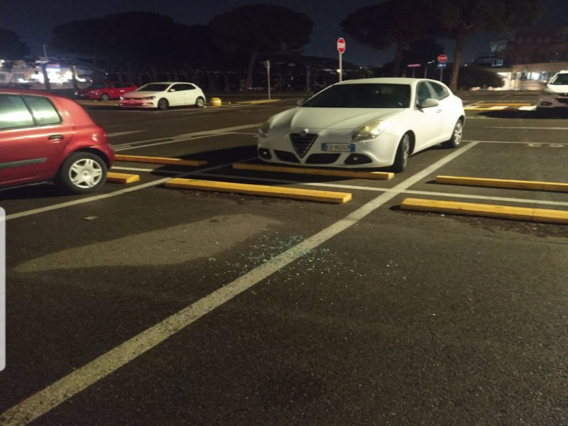 Cagliari, rubata l’auto di un’ostetrica del Brotzu: “Parcheggi senza telecamere e al buio, ladri scatenati”