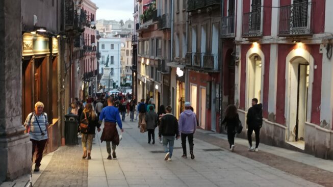 Redditi in Sardegna, Cagliari è la città più ricca: “Ma ogni sardo ha 15 euro in meno rispetto a un italiano”