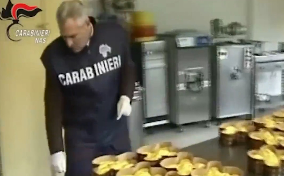 Colombe e uova di cioccolato industriali spacciate per artigianali, raffica di denunce a Cagliari e Oristano