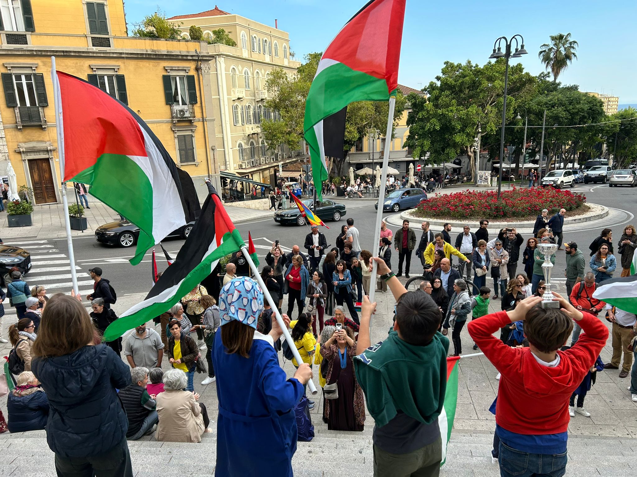 Cagliari, manifestanti in piazza per la Palestina: “A Rafah spaventosa operazione militare”