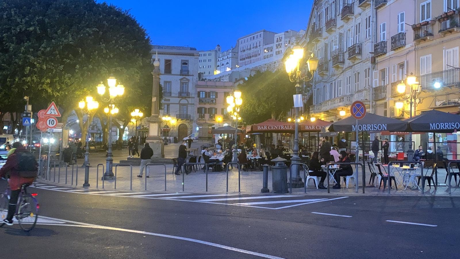 Cagliari, due minorenni in sala scommesse e 4 ragazzine con drink alcolici: coppia di gestori multata