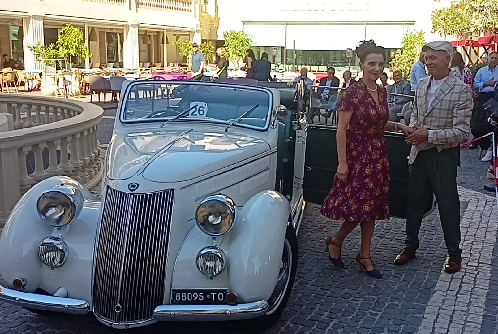 Cagliari, auto d’epoca da sogno sfilano a Palazzo Doglio