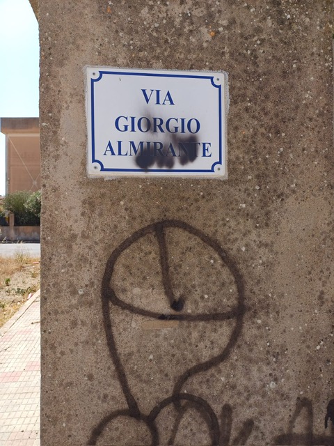 Sestu, la denuncia di Deidda (Fdi): “Vandalizzata la via dedicata a Giorgio Almirante, la sinistra prenda le distanze”