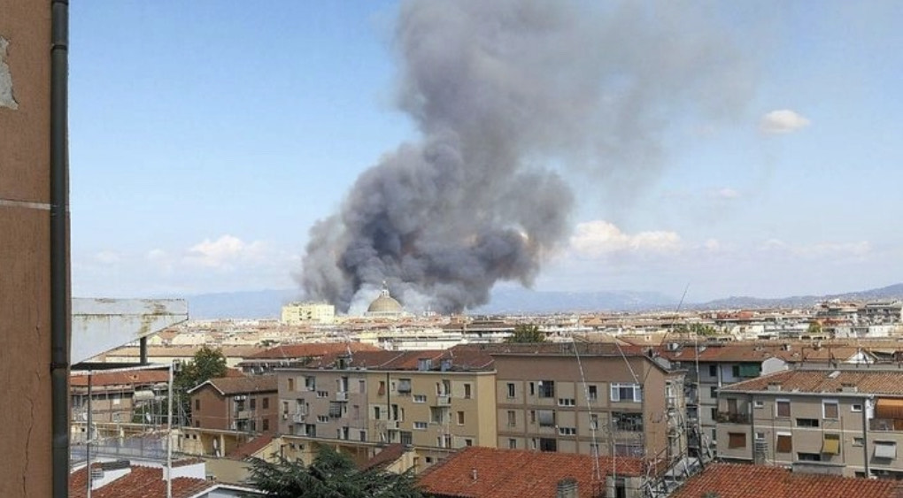 Incendio a Cinecittà a Roma, coinvolto il Pratone di Torre Spaccata: gravi 4 soccorritori
