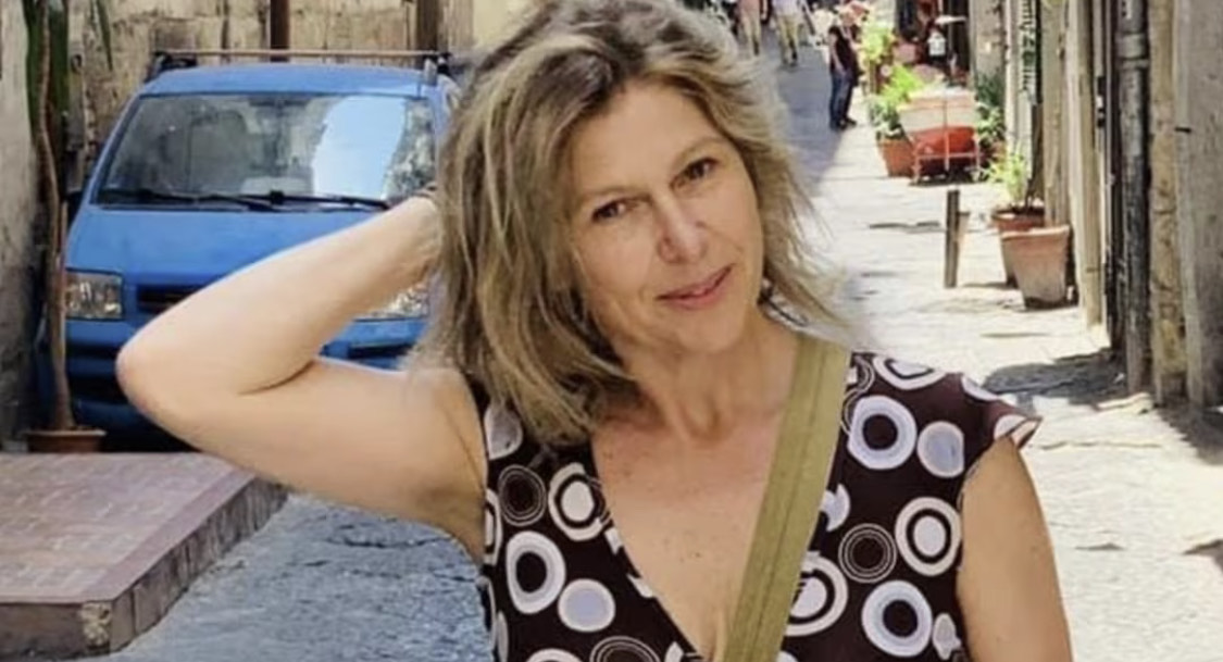 Coppia festeggia il matrimonio, trattore si ribalta e viene travolta la zia dello sposo: Luisella muore a 53 anni 