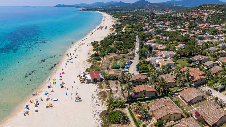 Siccità devastante, a Muravera niente acqua per giardini e piscine a Costa Rei: “Presto restrizioni più dure”