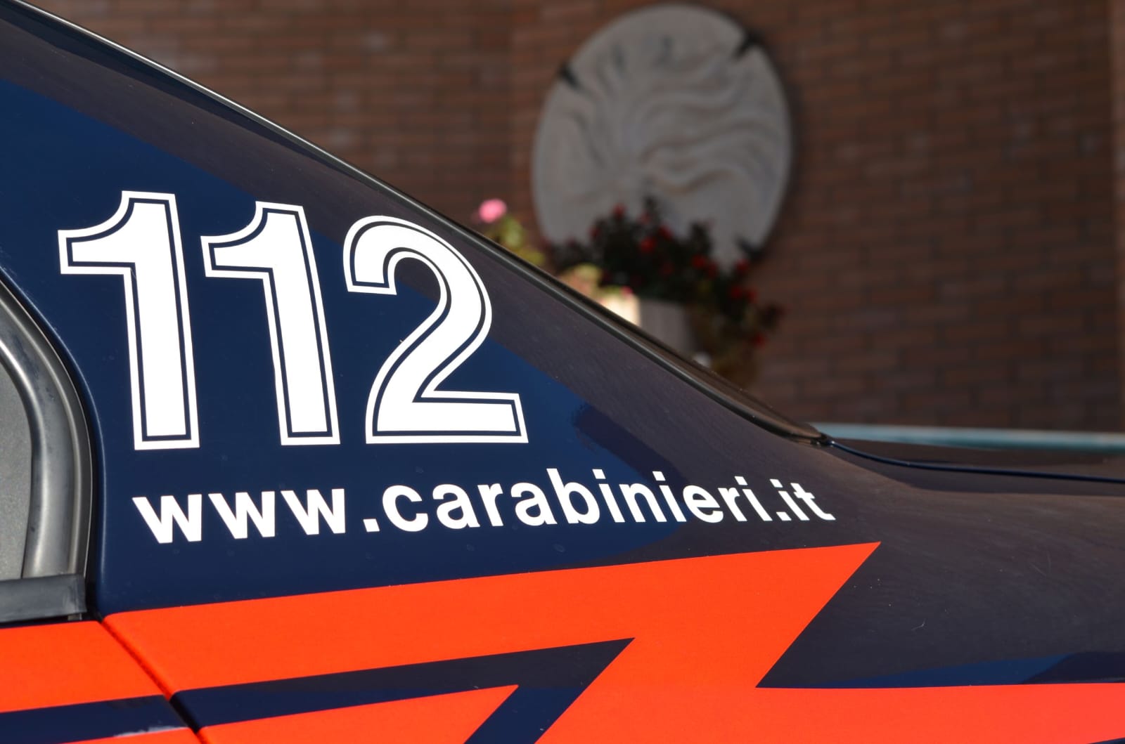 Topo d’auto arrestato in via Mameli: nel mirino alcuni trolley all’interno di una vettura