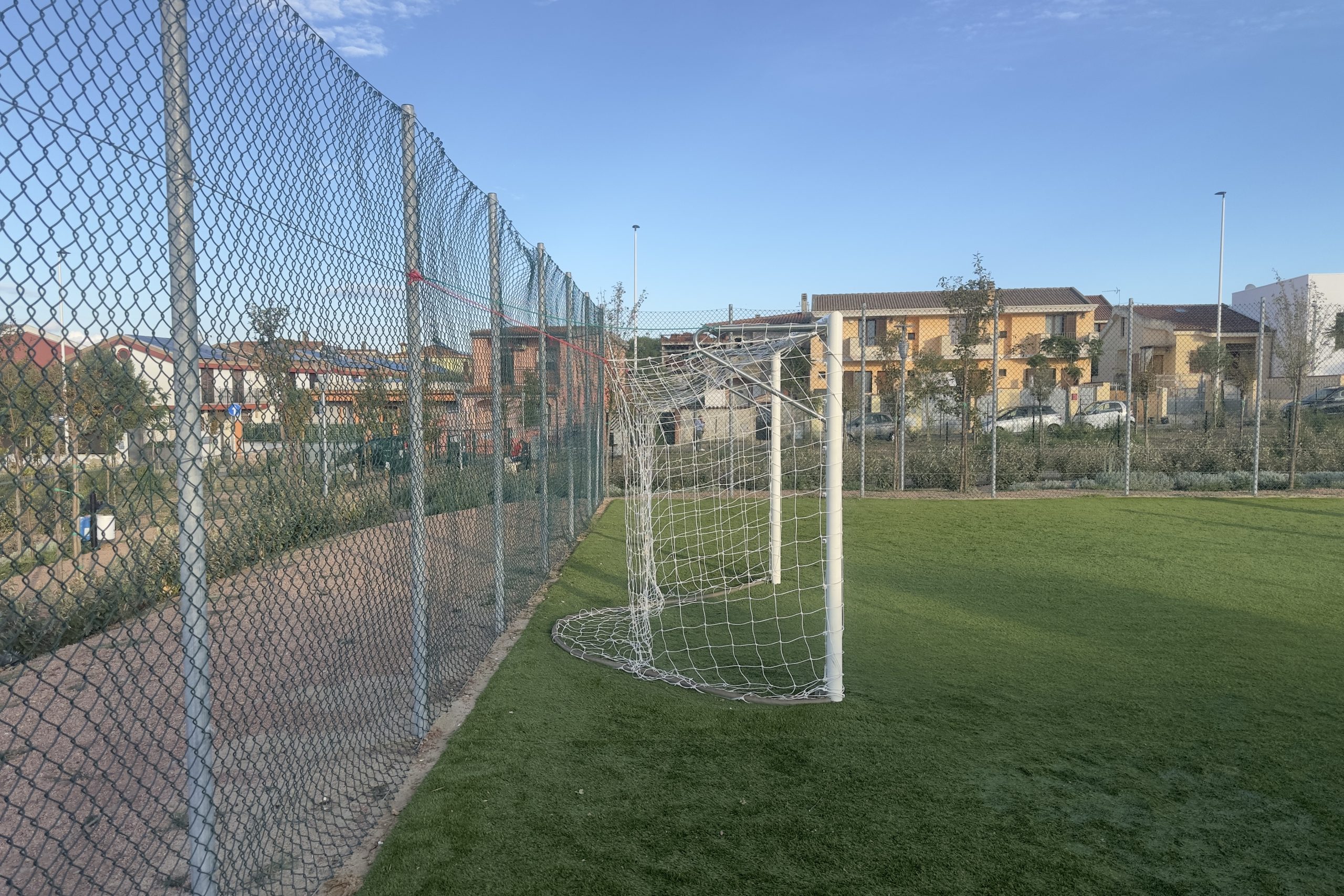 Mai più tragedie come quella del piccolo Gioele: fissate le porte da calcio in tutti i campi di Cagliari