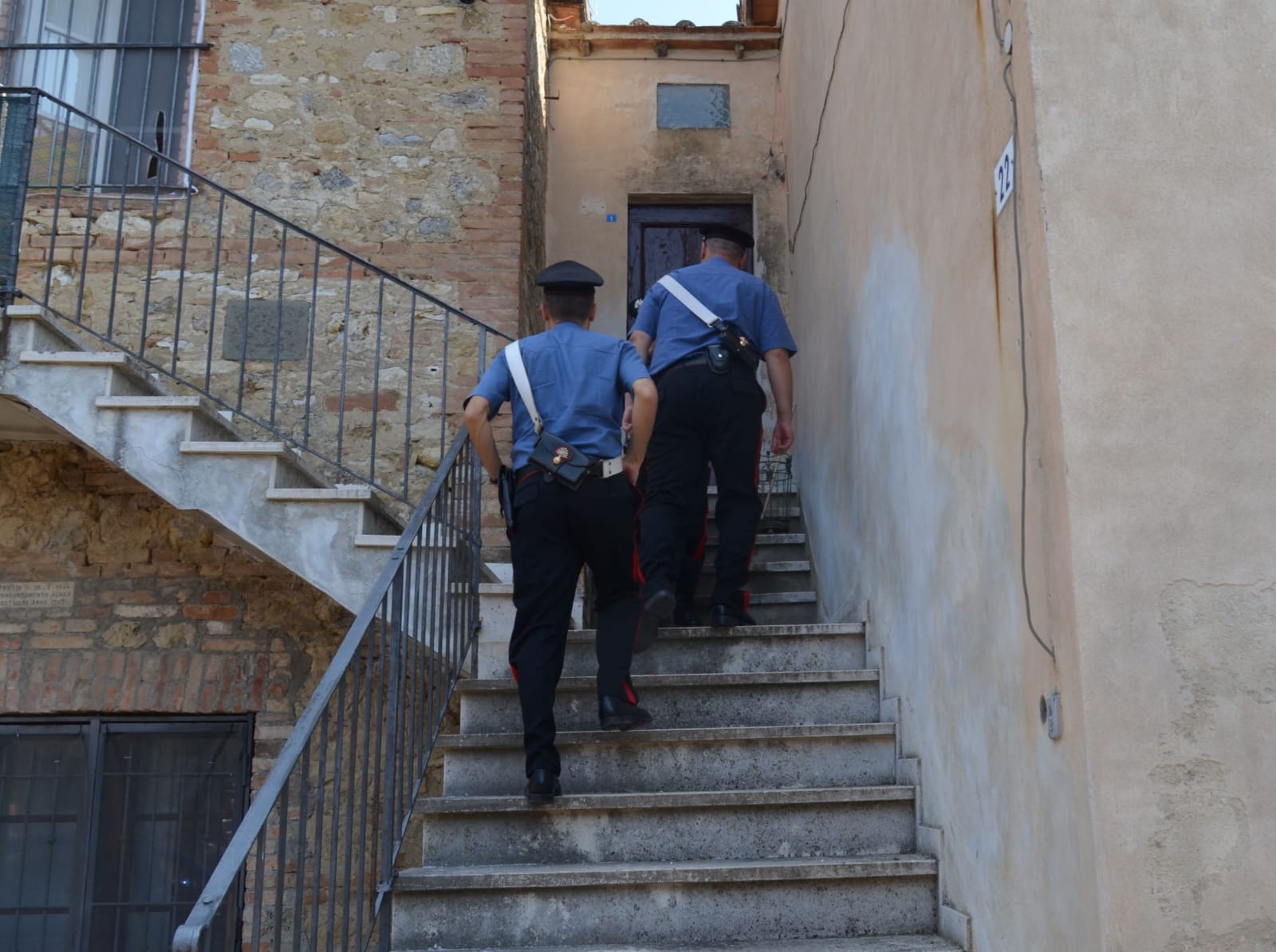 Incendio, stalking ed estorsione ai danni della madre: un arresto a Muravera