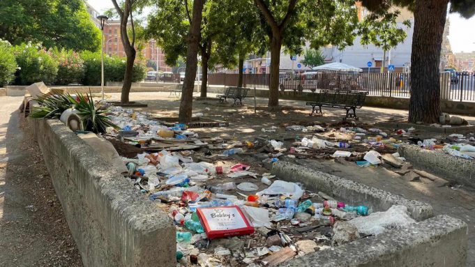 Cagliari, Zedda conferma i mastelli per sette anni ed è polemica: “Quartieri pieni di rifiuti, bocciate le isole ecologiche interrate”