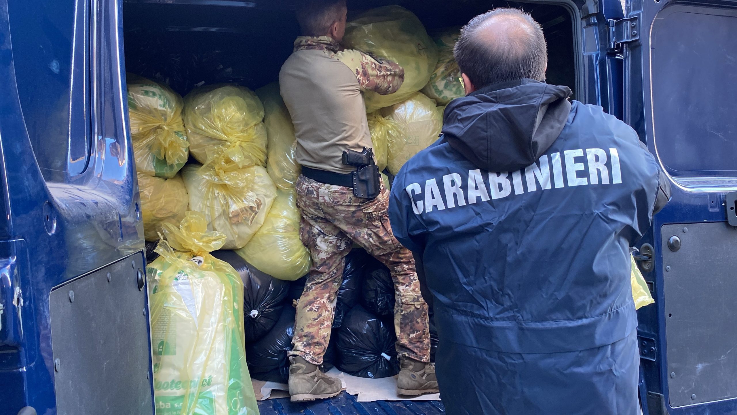 Sequestro record di marijuana, 4 tonnellate nascoste in una casa: 37enne di Sarule in manette