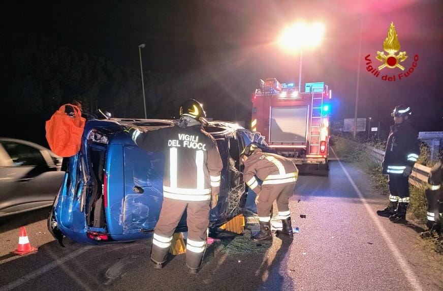 Incidente a Elmas: auto si ribalta via dei Trasvolatori, donna di 67 anni finisce in ospedale