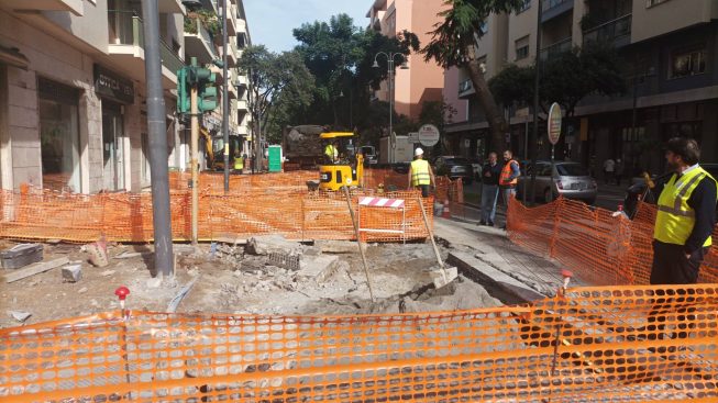 Delirio a Cagliari, traffico rivoluzionato in via Dante e viale Trieste: auto in ostaggio dei cantieri