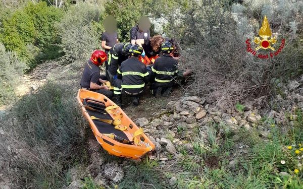 Scivola in un dirupo a Escolca, salvato dai vigili del fuoco di Mandas