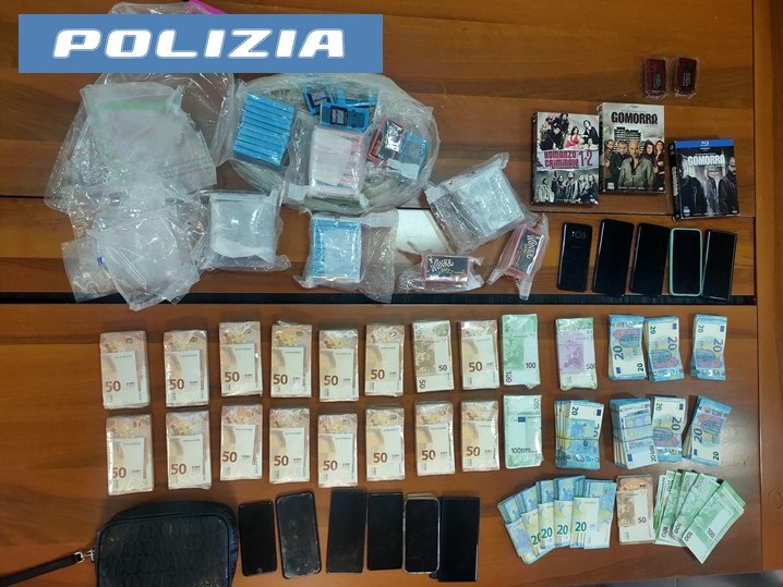 3,7 Kg di hashish e 217mila euro in due appartamenti a Pirri: pusher in arresto