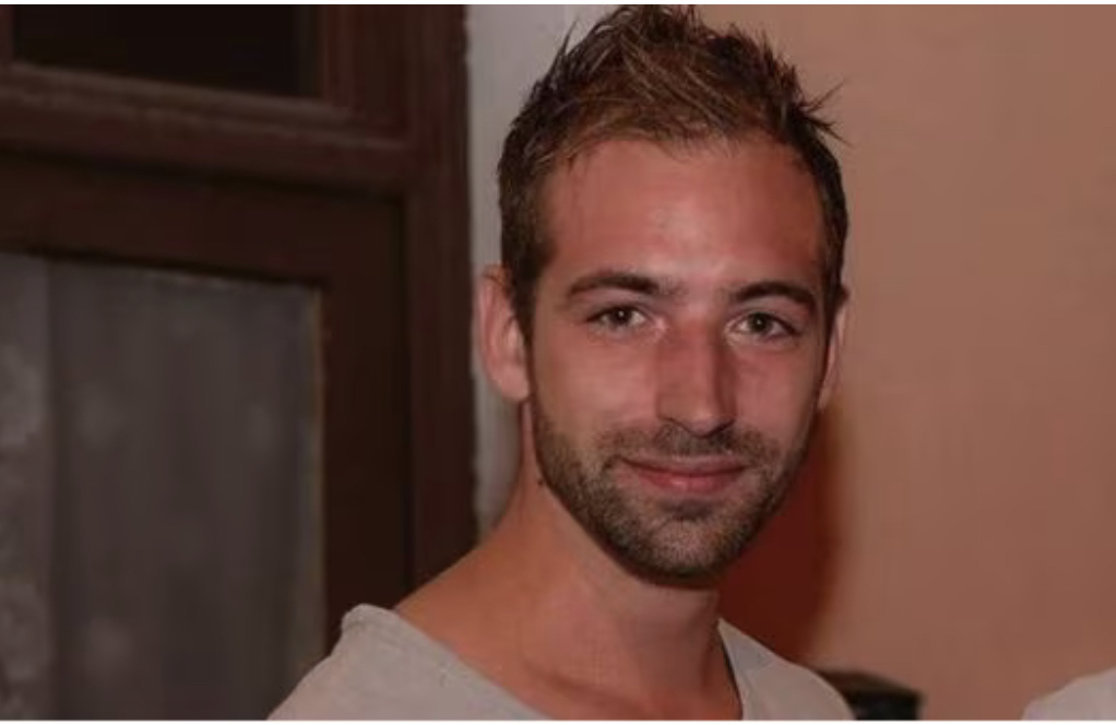 Gli tagliano la strada mentre è in moto, muore ragazzo di 32 anni